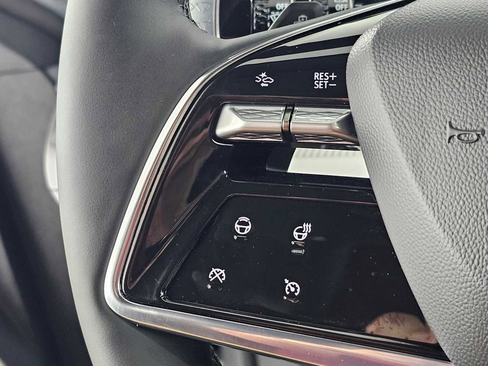 New 2026 Cadillac Optiq Luxury 1 image 28