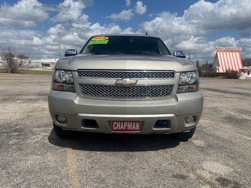 Used 2009 Chevrolet Suburban LTZ RWD image 3