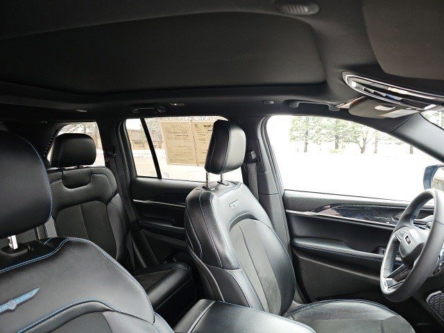 Used 2024 Jeep Grand Cherokee Trailhawk image 13