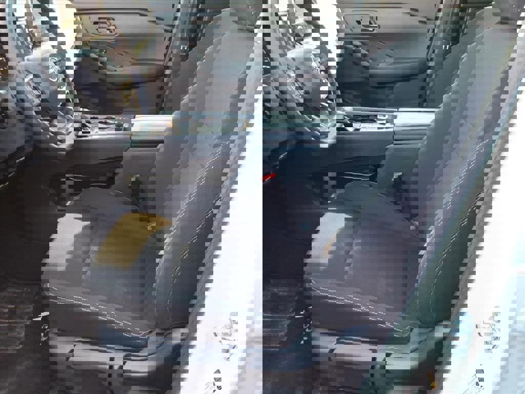 Used 2025 Nissan Rogue S image 9