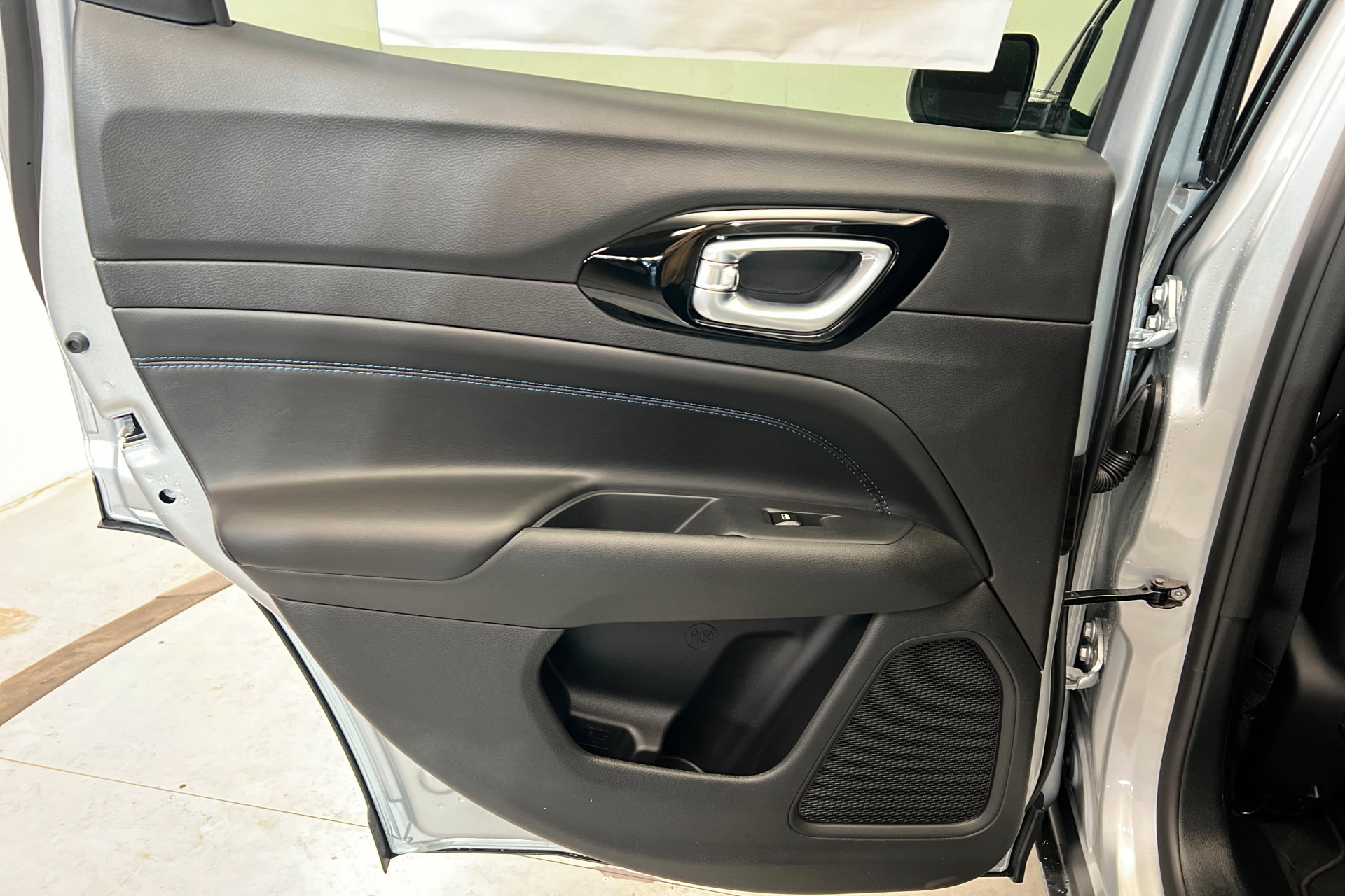 New 2026 Jeep Compass Latitude AWD/4WD image 18