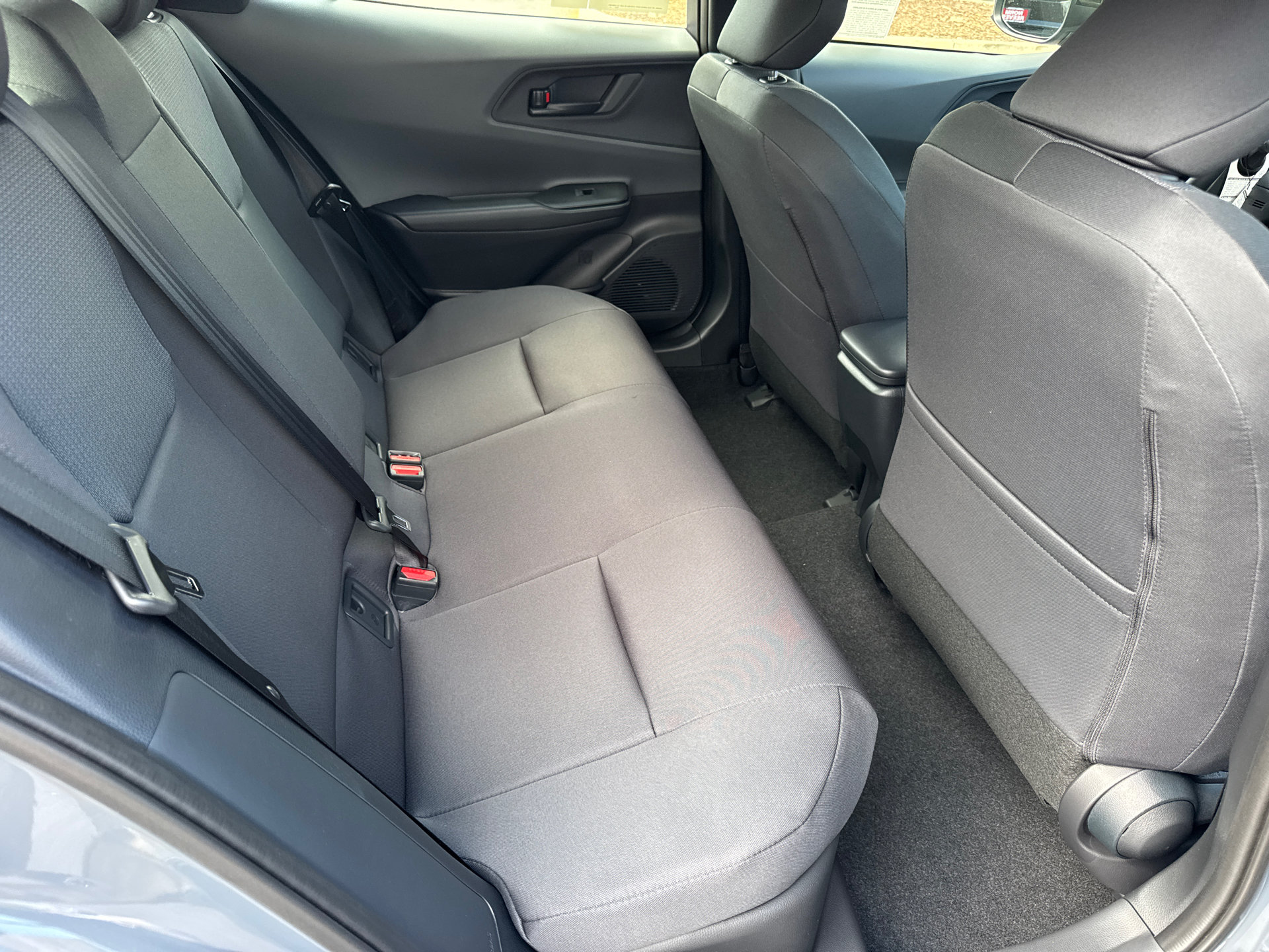 New 2027 Toyota Prius LE FWD image 17