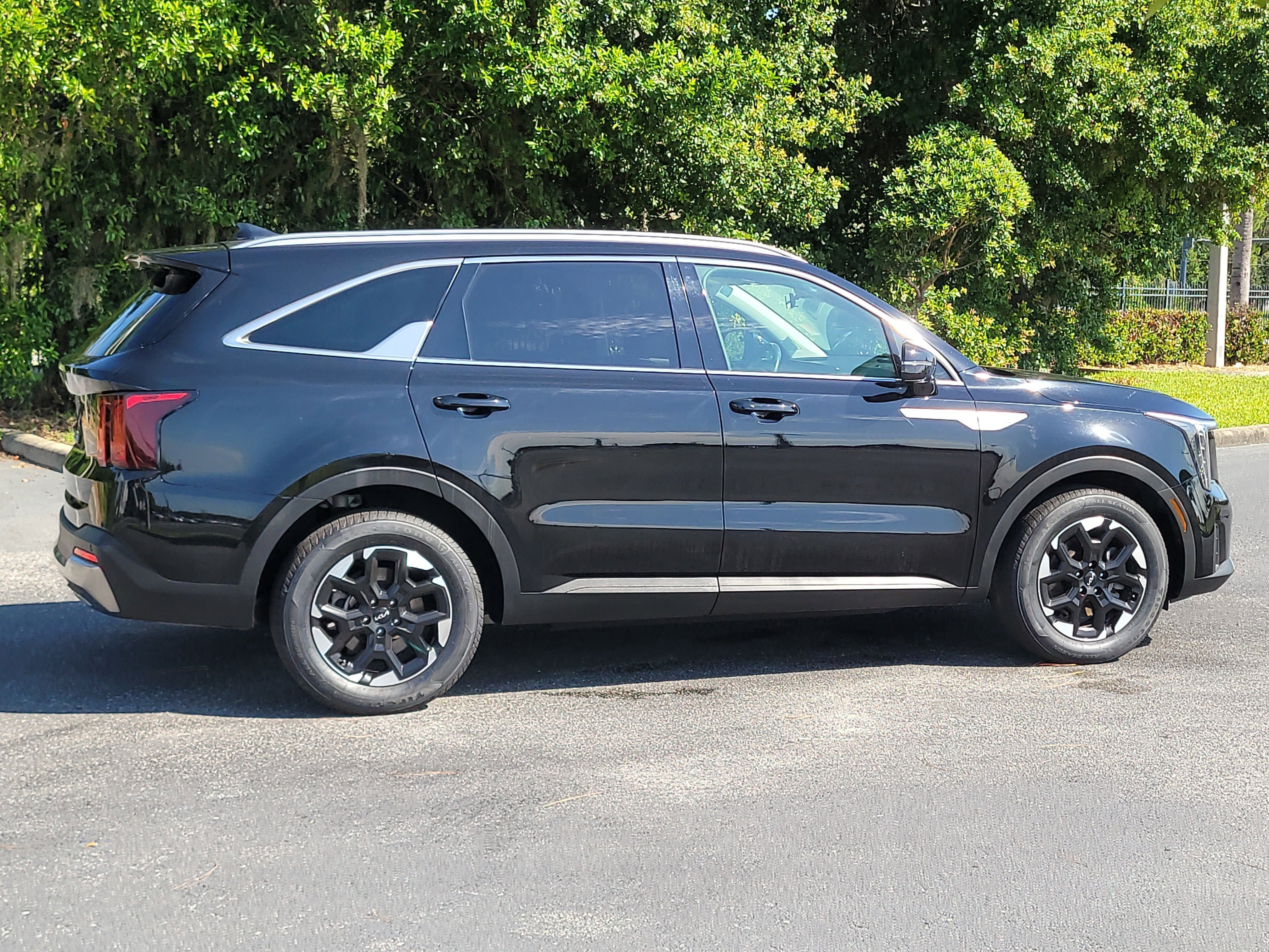 Used 2024 Kia Sorento S FWD image 8