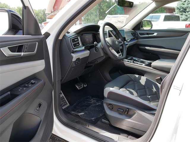 New 2025 Volkswagen Atlas Peak Edition SE image 7
