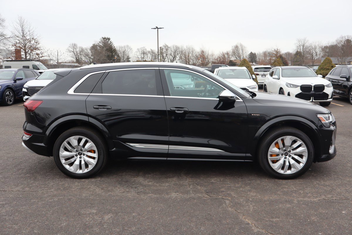 Used 2022 Audi e-tron S Premium Plus image 4