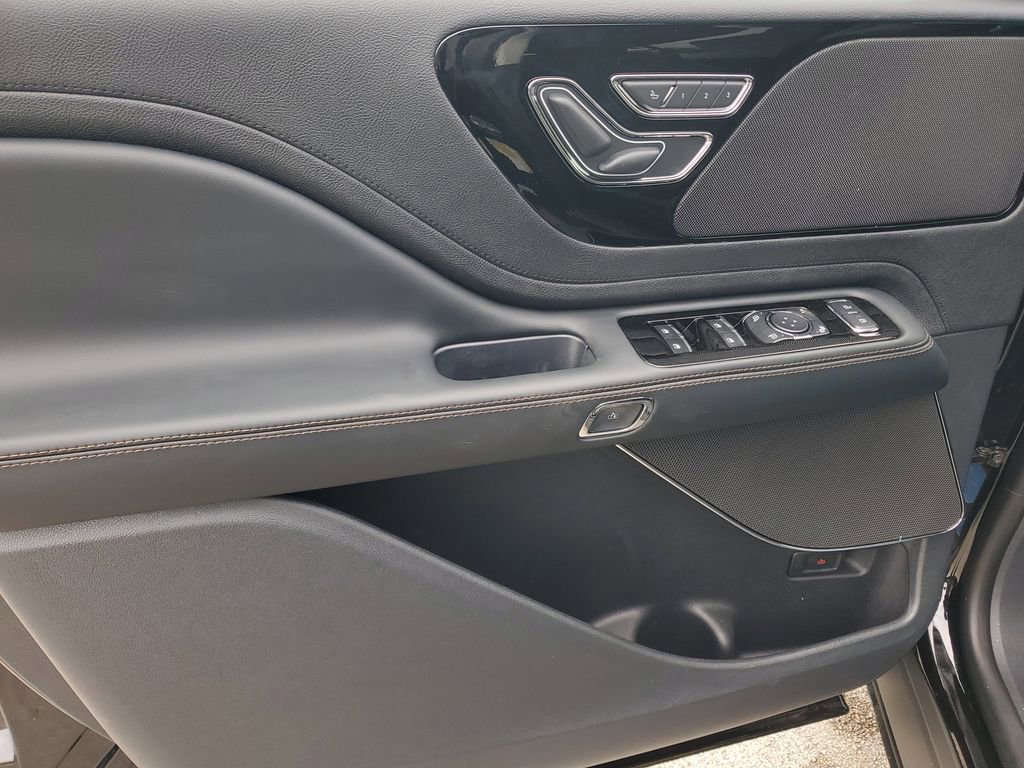 New 2025 Lincoln Aviator 2WD image 18