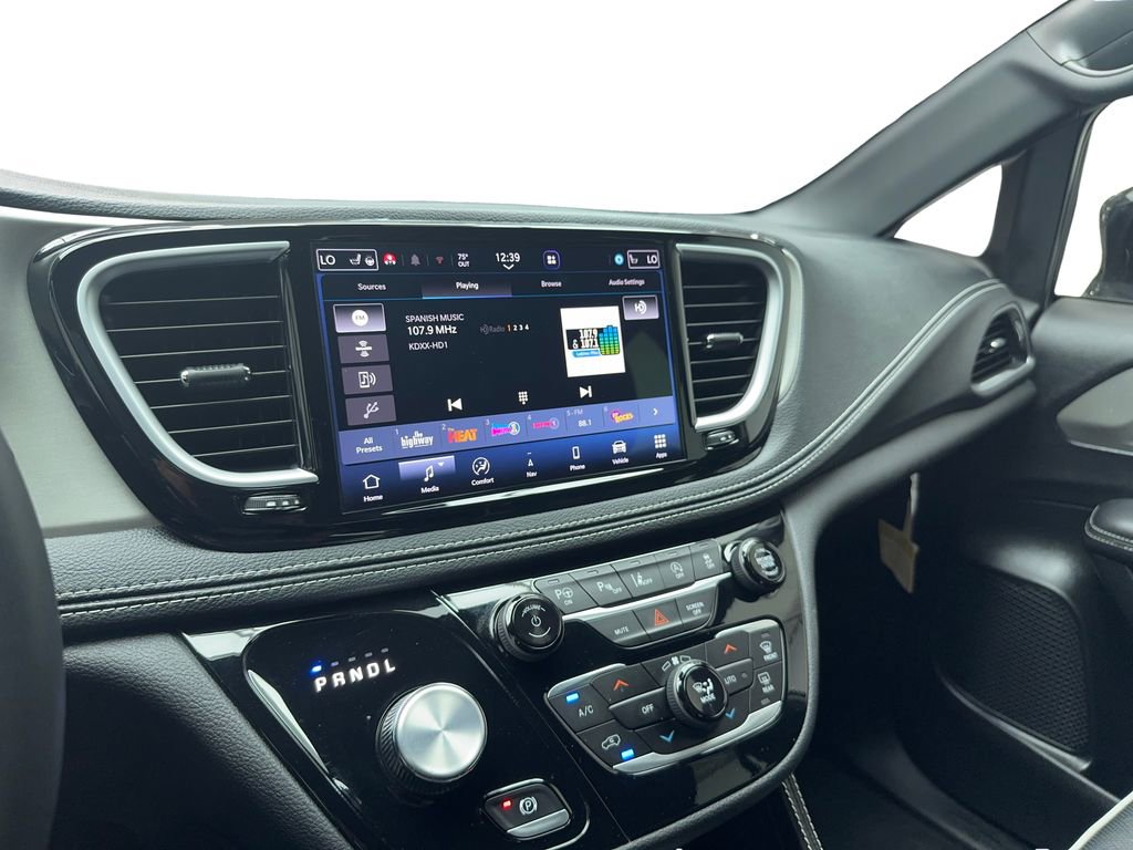 Used 2023 Chrysler Pacifica Limited w/ S Appearance Package FWD image 39