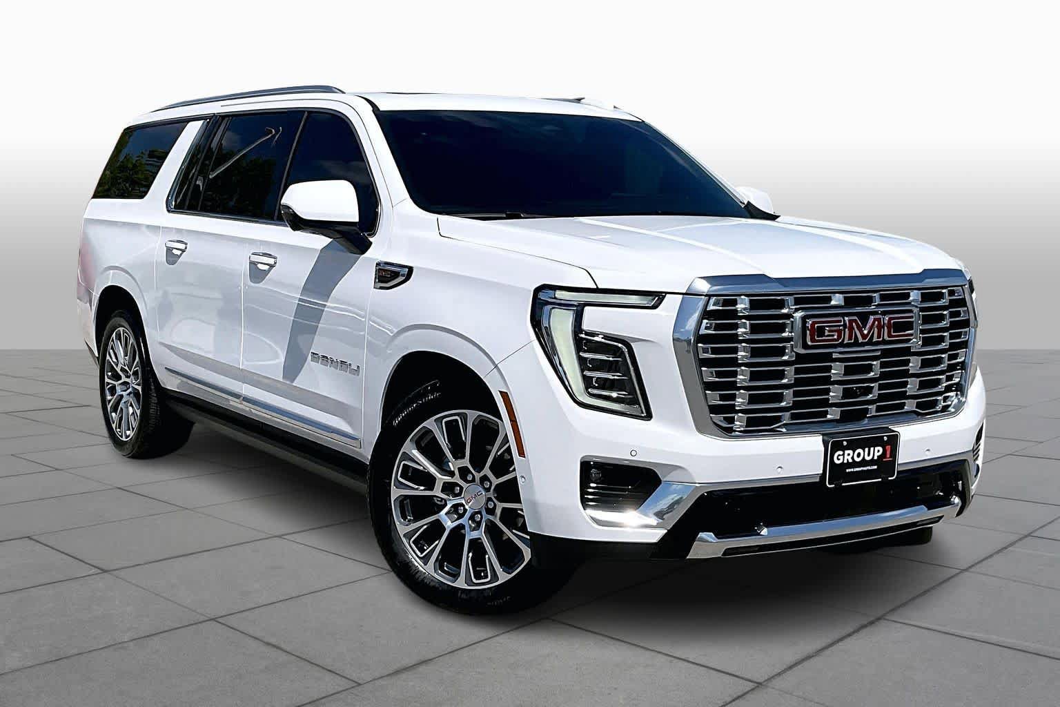 Used 2026 GMC Yukon XL Denali w/ Sun & Power Step Package RWD image 3