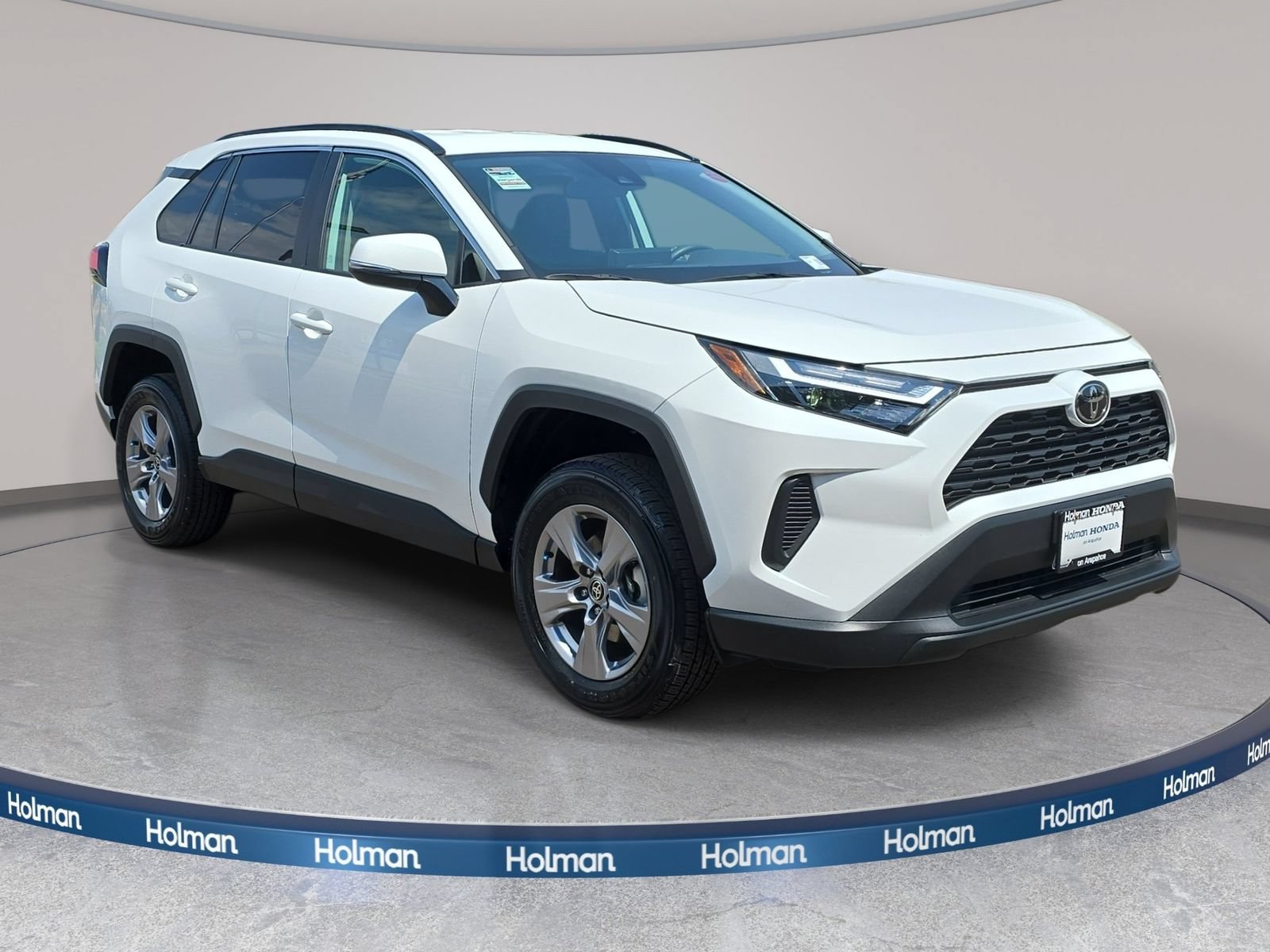 Used 2025 Toyota RAV4 XLE AWD/4WD image 4