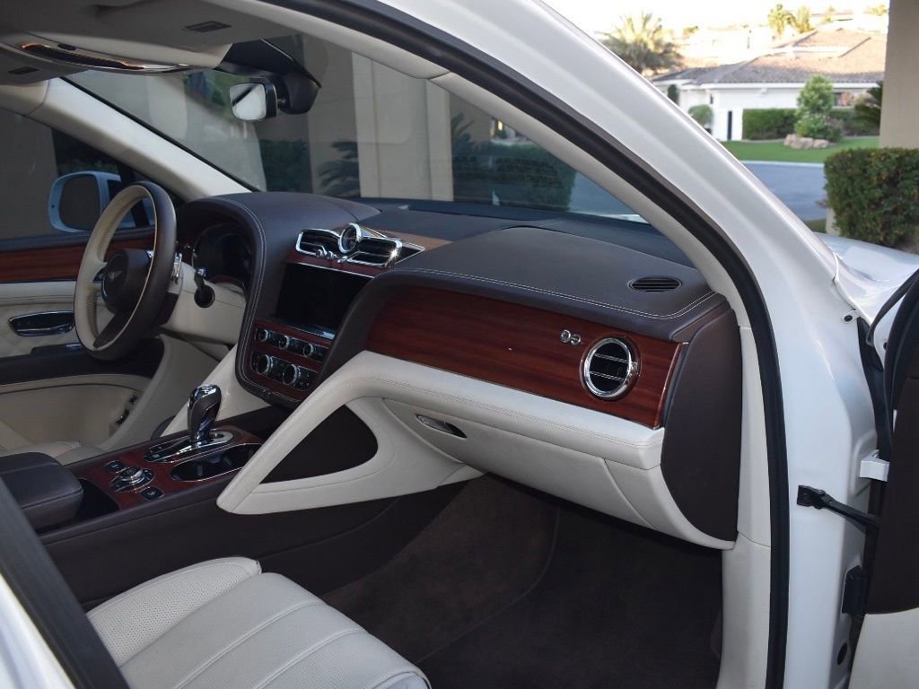 Used 2021 Bentley Bentayga AWD/4WD image 9