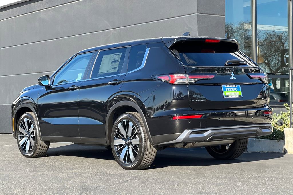 New 2026 Mitsubishi Outlander SE image 7