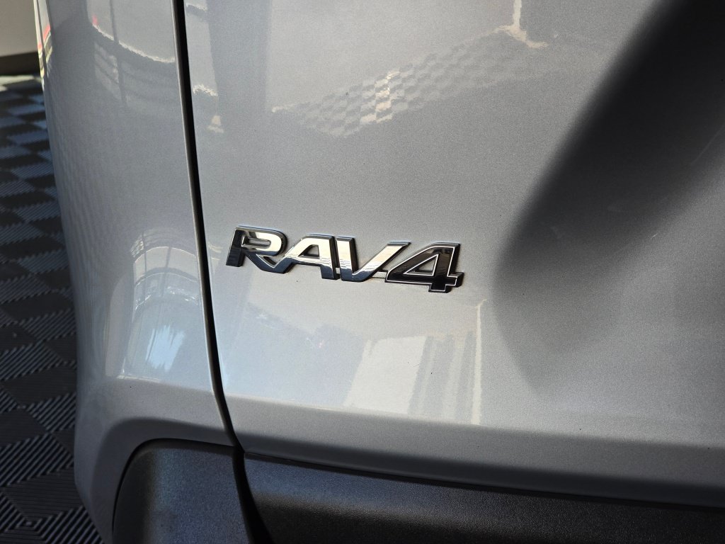 Used 2025 Toyota RAV4 XLE AWD/4WD image 14