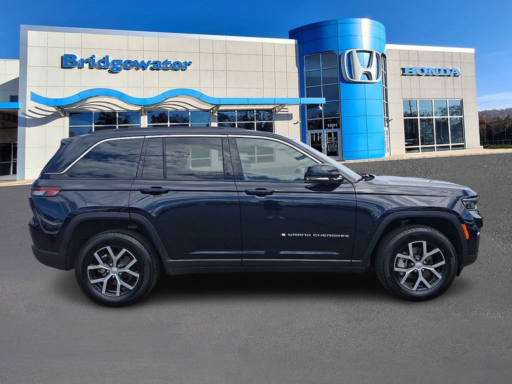 Used 2024 Jeep Grand Cherokee Limited AWD/4WD image 7