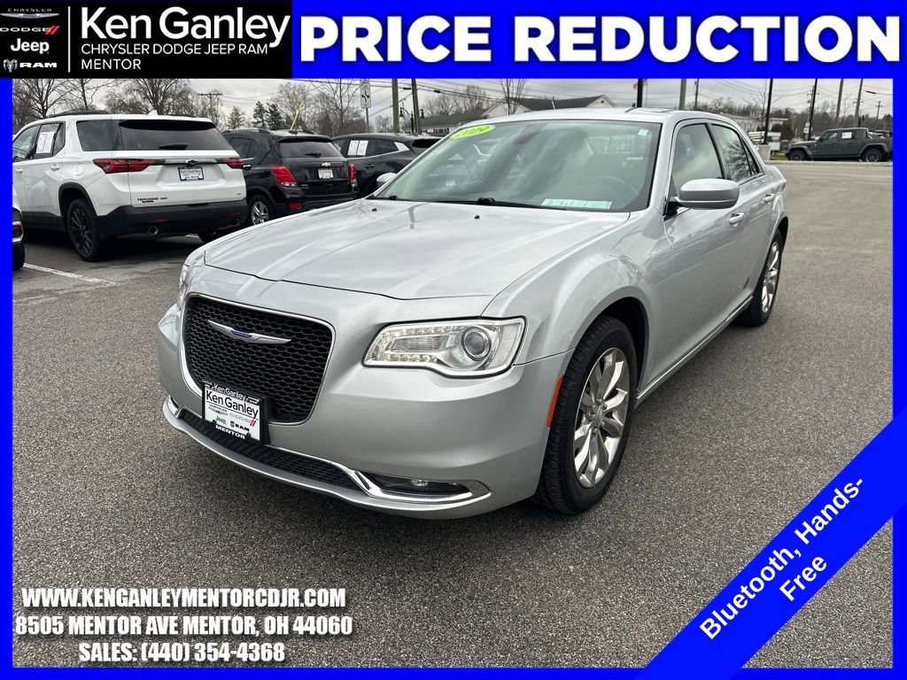 Used 2019 Chrysler 300 Touring w/ Driver Convenience Group image 3