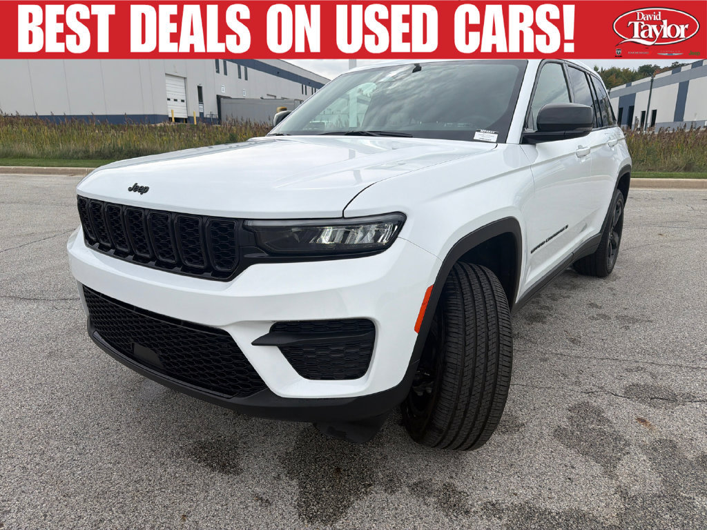 Used 2025 Jeep Grand Cherokee Altitude w/ Trailer Tow Package AWD/4WD image 8