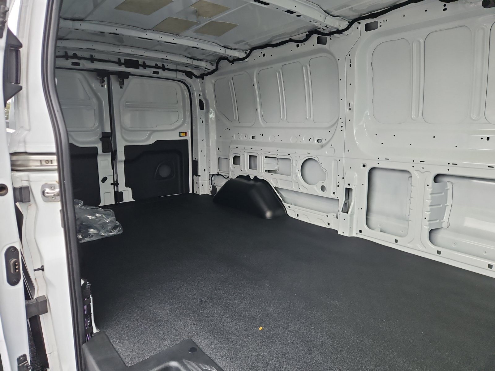 Used 2024 Ford E-Transit Low Roof RWD image 17