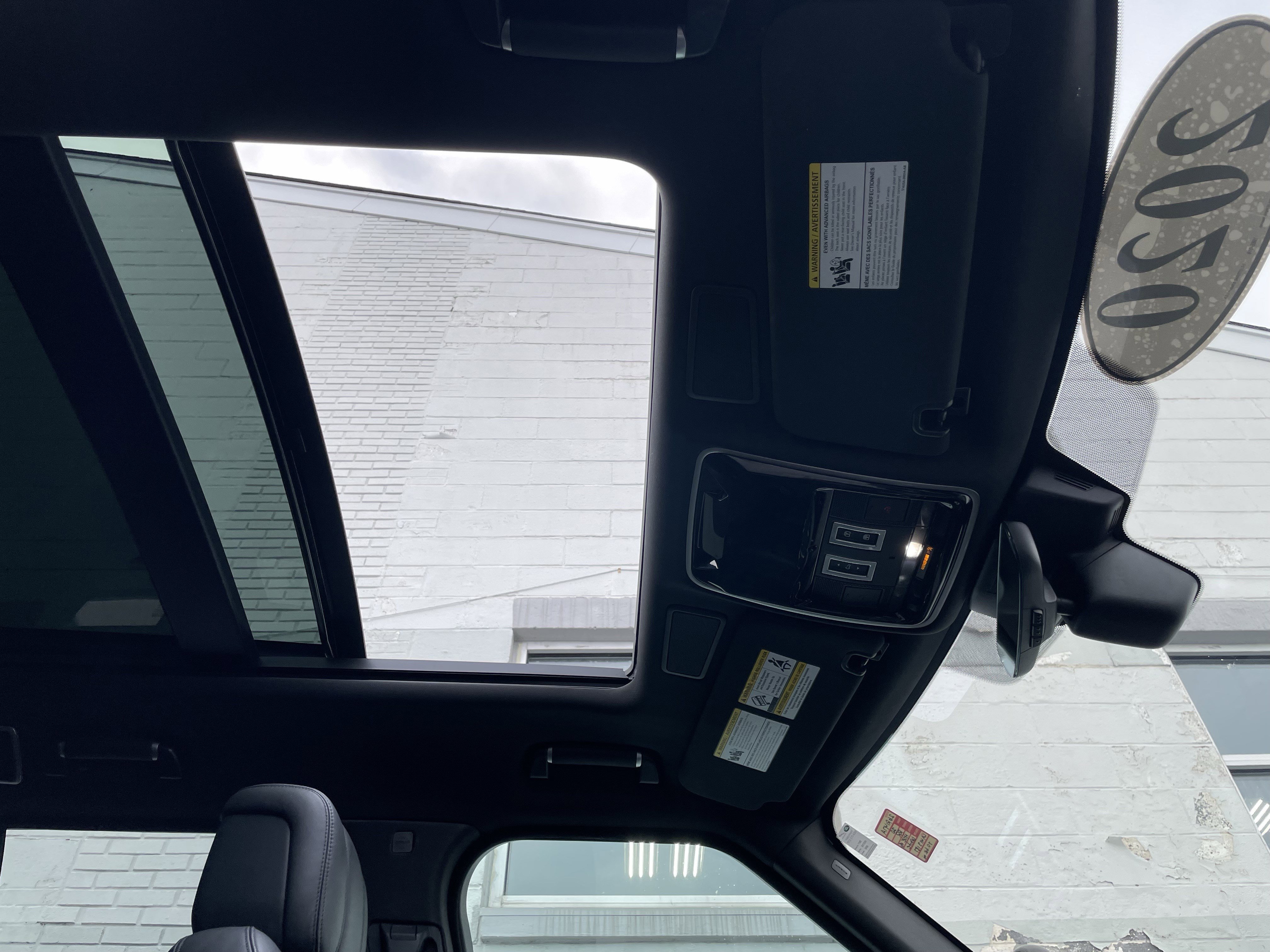 Used 2020 Land Rover Range Rover HSE image 17