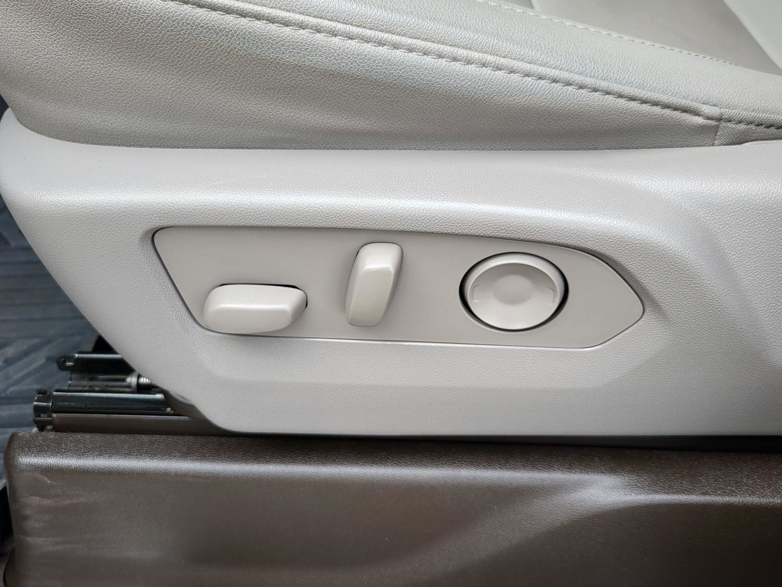 Used 2023 Chevrolet Silverado 1500 LTZ w/ Z71 Off-Road Package image 17