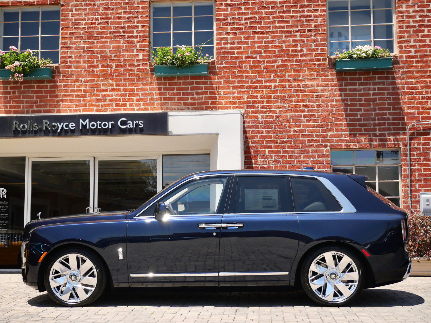New 2027 Rolls-Royce Cullinan AWD/4WD image 3