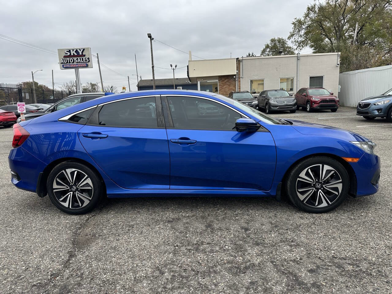 Used 2017 Honda Civic EX-L image 4