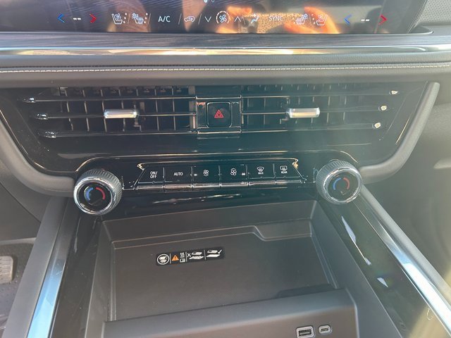 New 2025 Chevrolet Suburban Premier image 18