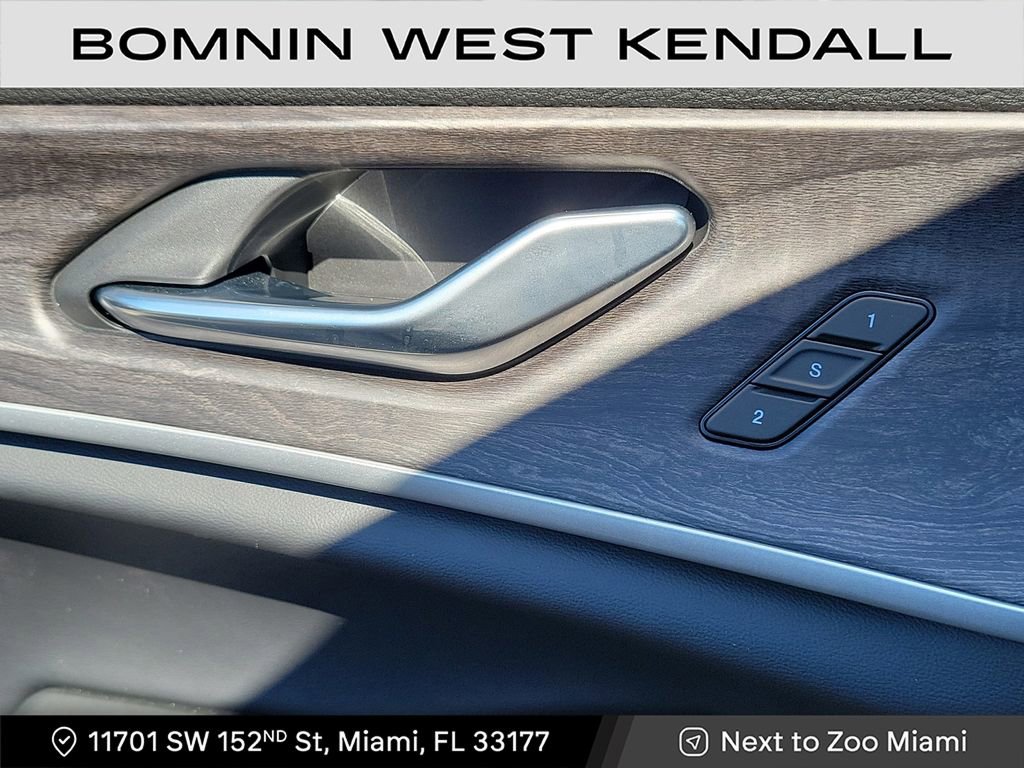 Used 2025 Jeep Grand Cherokee Limited w/ Black Appearance Package image 28