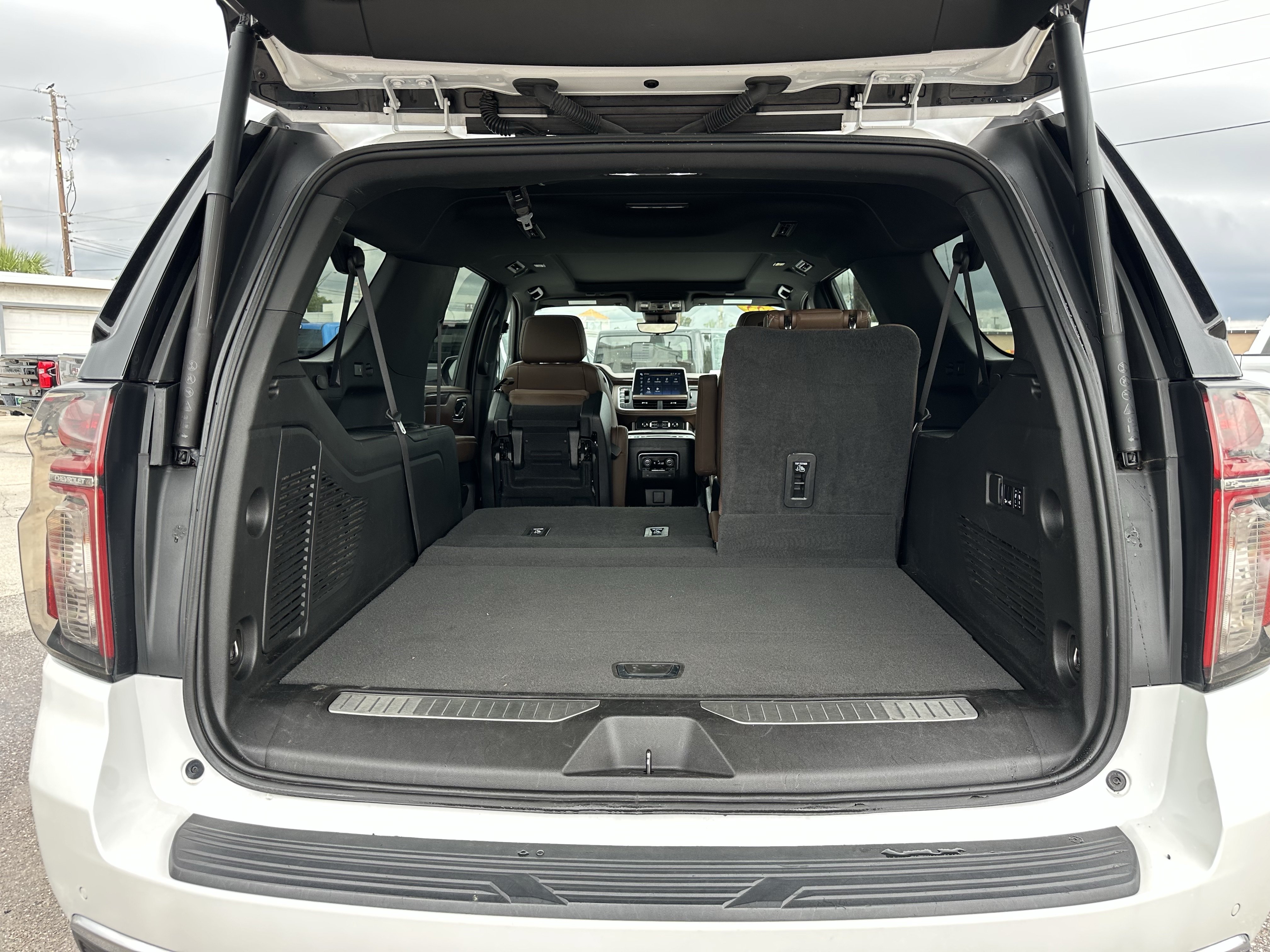 Certified 2023 Chevrolet Suburban High Country w/ Premium Package 2 AWD/4WD image 9