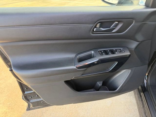 Used 2023 Nissan Pathfinder S image 13