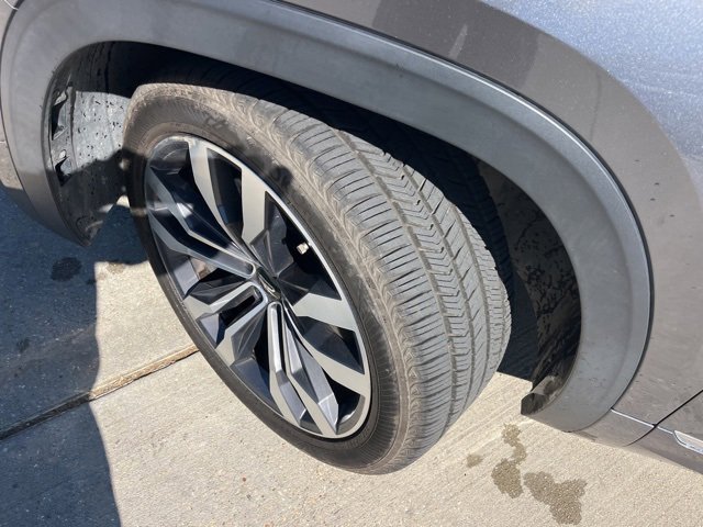 Used 2021 Volkswagen Atlas SEL R-Line image 31