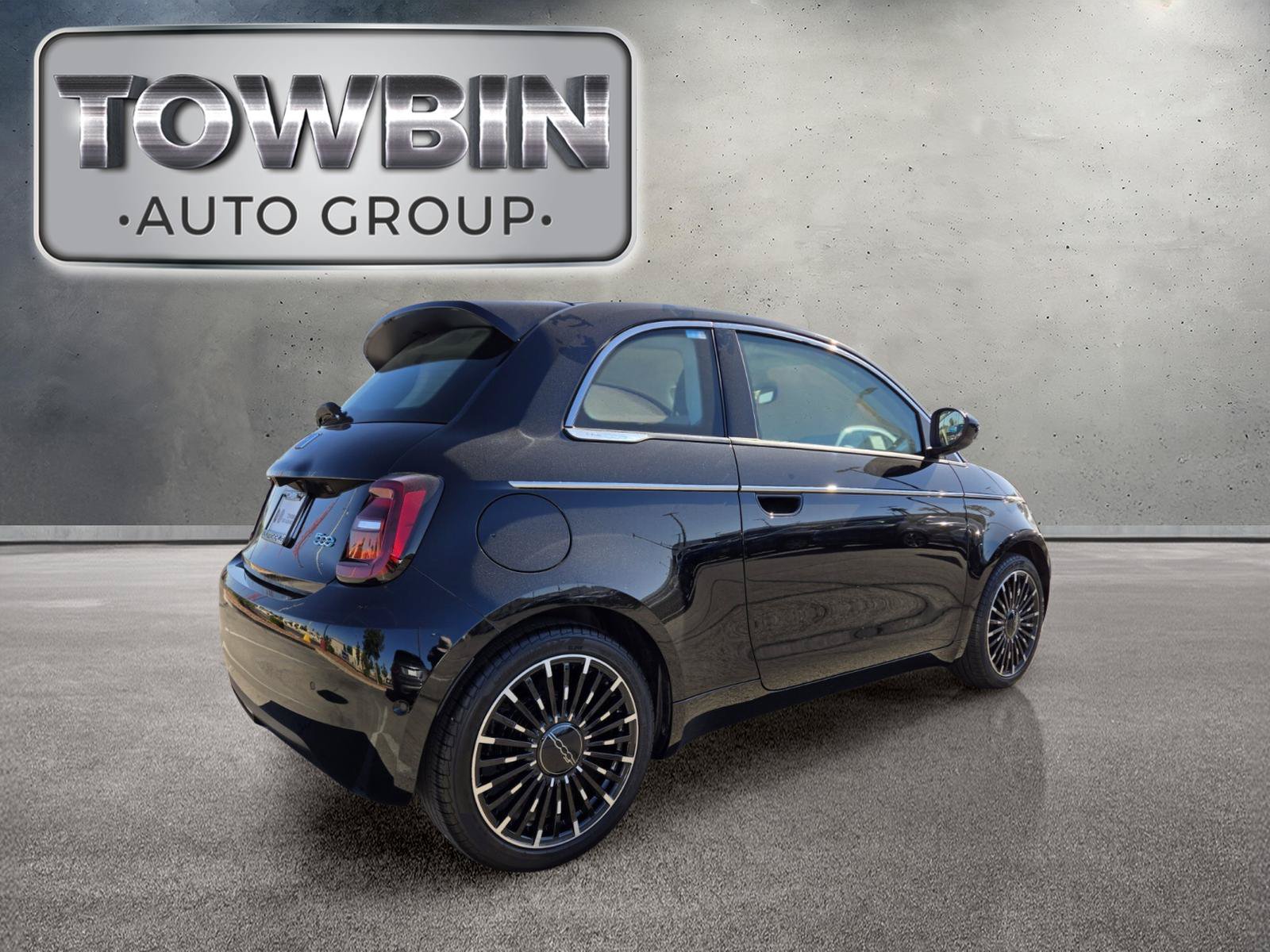 Used 2024 FIAT 500 e FWD image 4