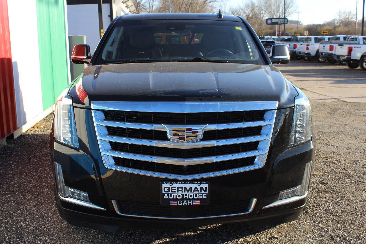 Used 2017 Cadillac Escalade Luxury AWD/4WD image 3