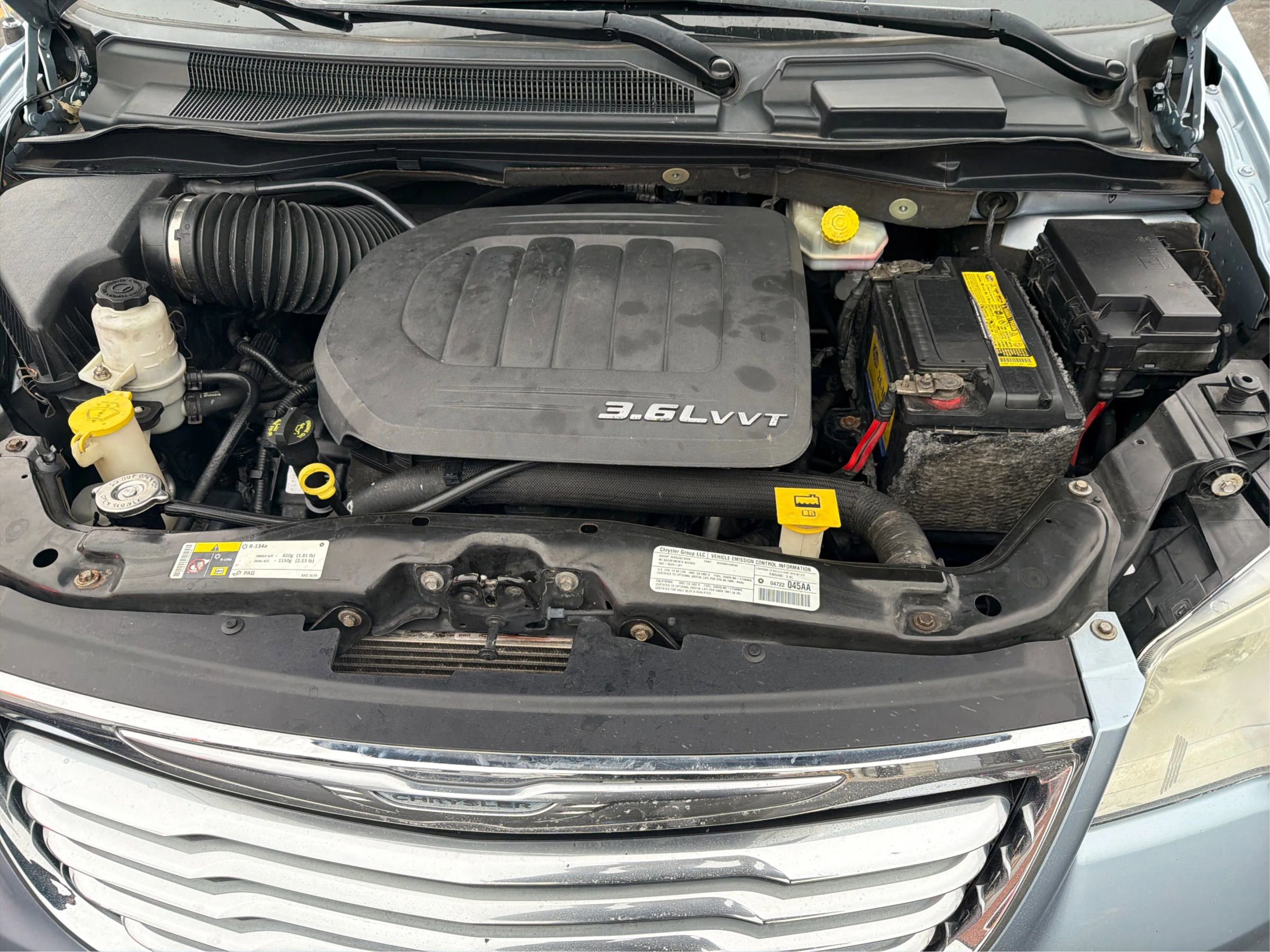 Used 2013 Chrysler Town & Country Touring image 23