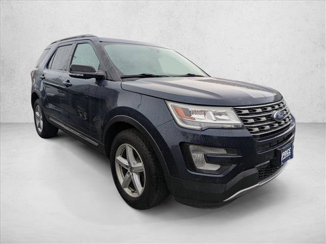 Used 2017 Ford Explorer XLT w/ Equipment Group 202A AWD/4WD image 3