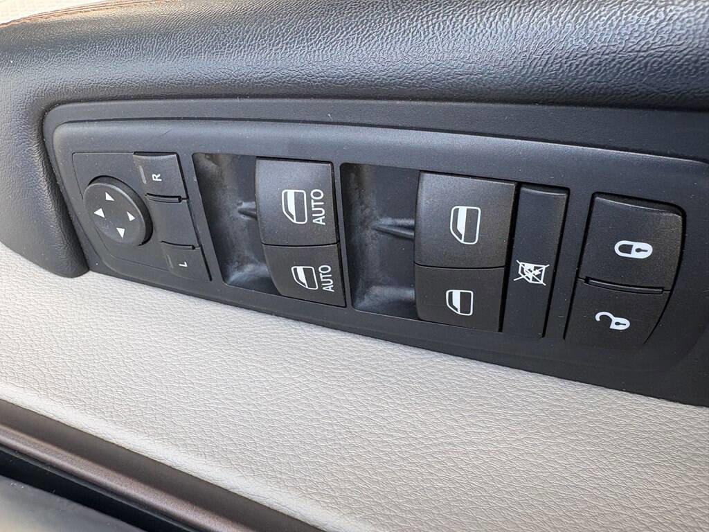 Used 2017 Chrysler Pacifica Touring-L image 14