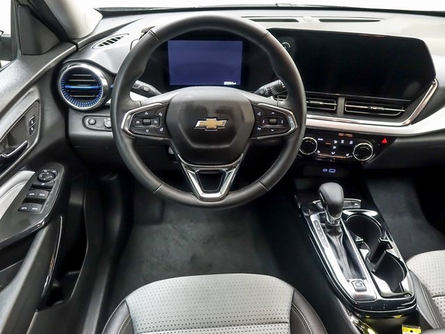 Used 2025 Chevrolet Trax LT w/ LT Convenience Package image 12