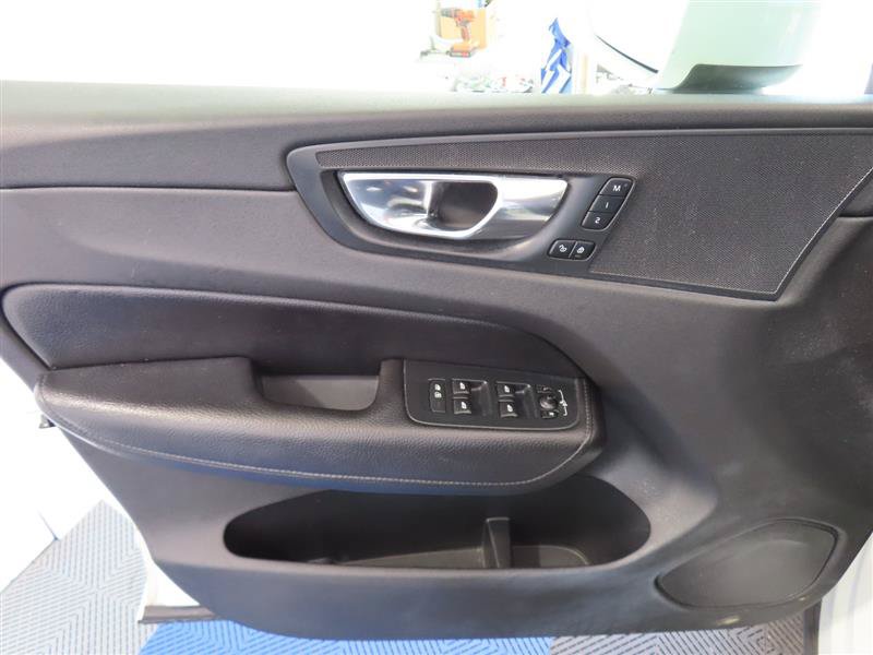Used 2020 Volvo XC60 T6 Momentum w/ Protection Package Premier AWD/4WD image 17