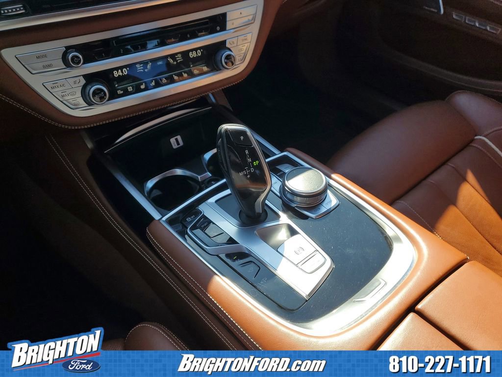 Used 2016 BMW 750i xDrive AWD/4WD image 32
