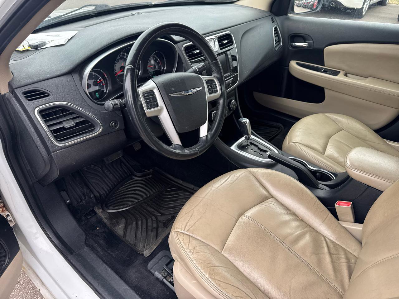 Used 2011 Chrysler 200 Limited FWD image 9