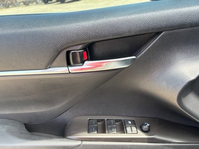 Used 2023 Toyota Camry SE FWD image 19