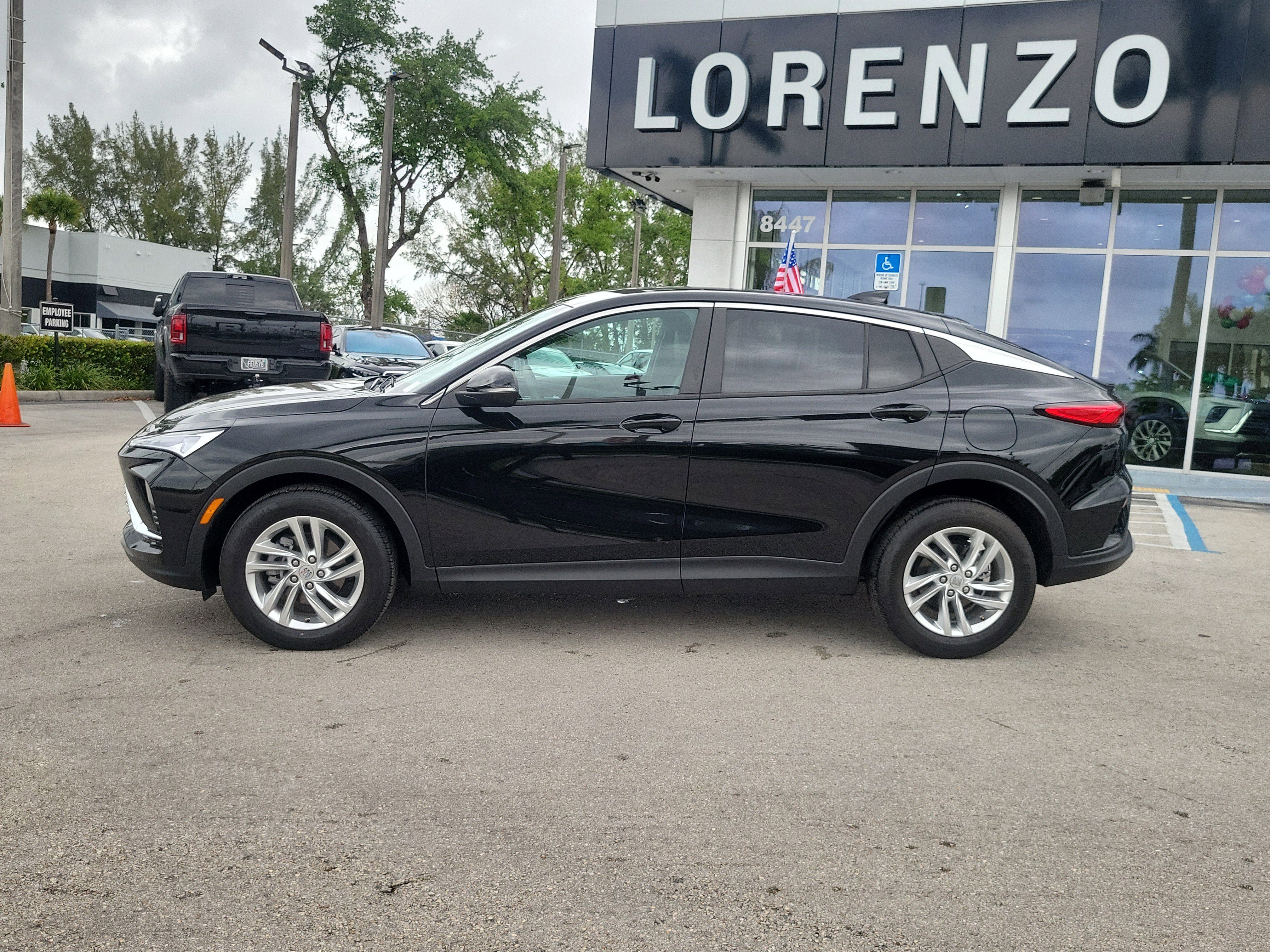 Used 2024 Buick Envista Preferred w/ Advanced Safety Package FWD image 8