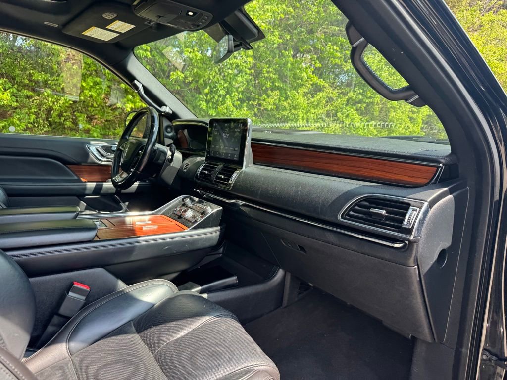 Used 2018 Lincoln Navigator Select AWD/4WD image 10