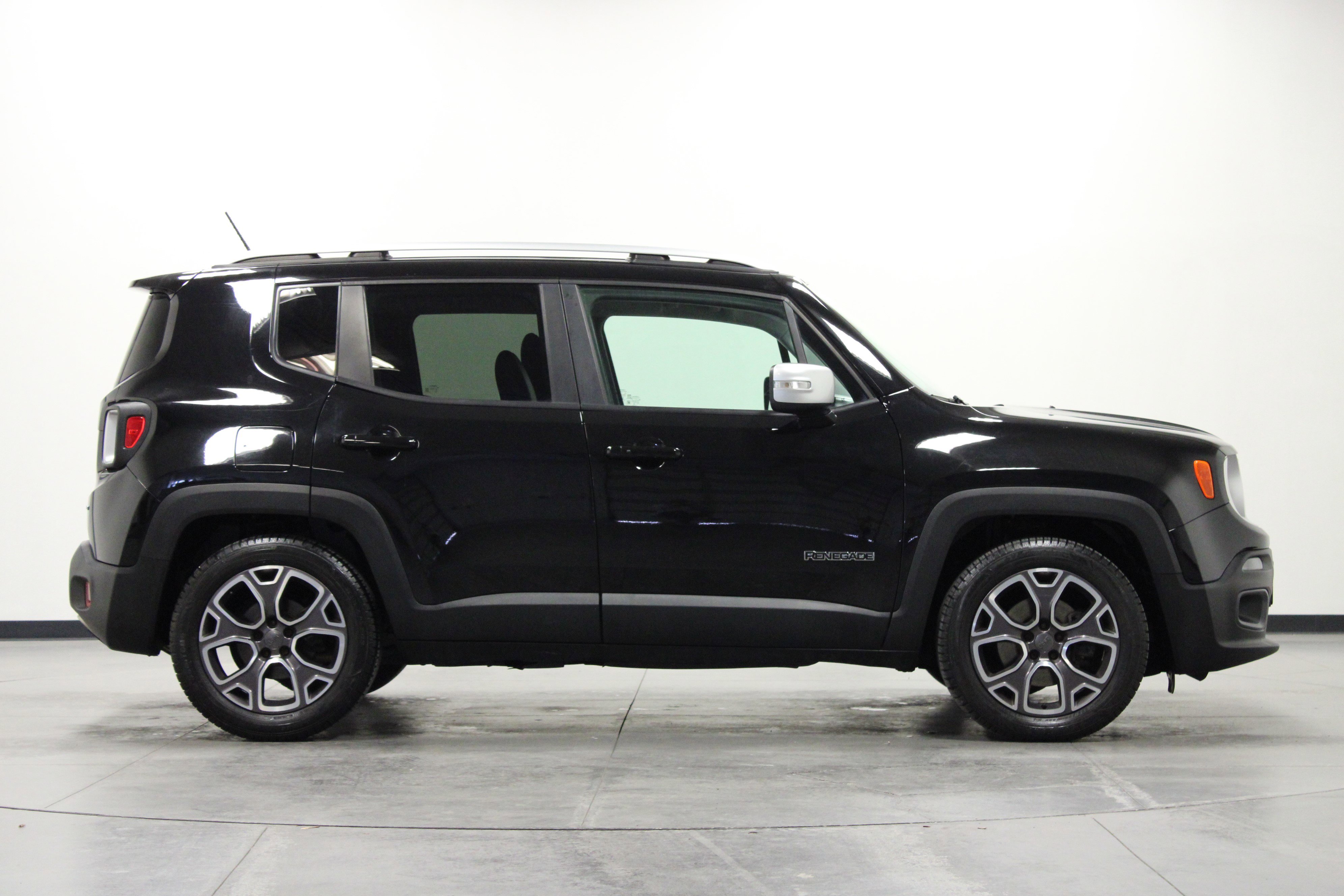 Used 2015 Jeep Renegade Limited w/ Safety & Security Group I image 3