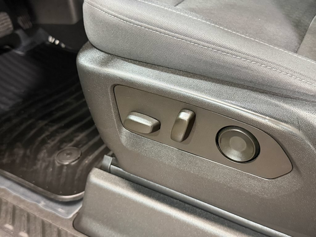 Used 2022 Chevrolet Silverado 1500 Custom AWD/4WD image 23