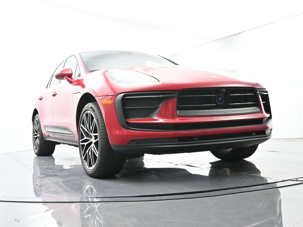 Certified 2025 Porsche Macan AWD/4WD image 55