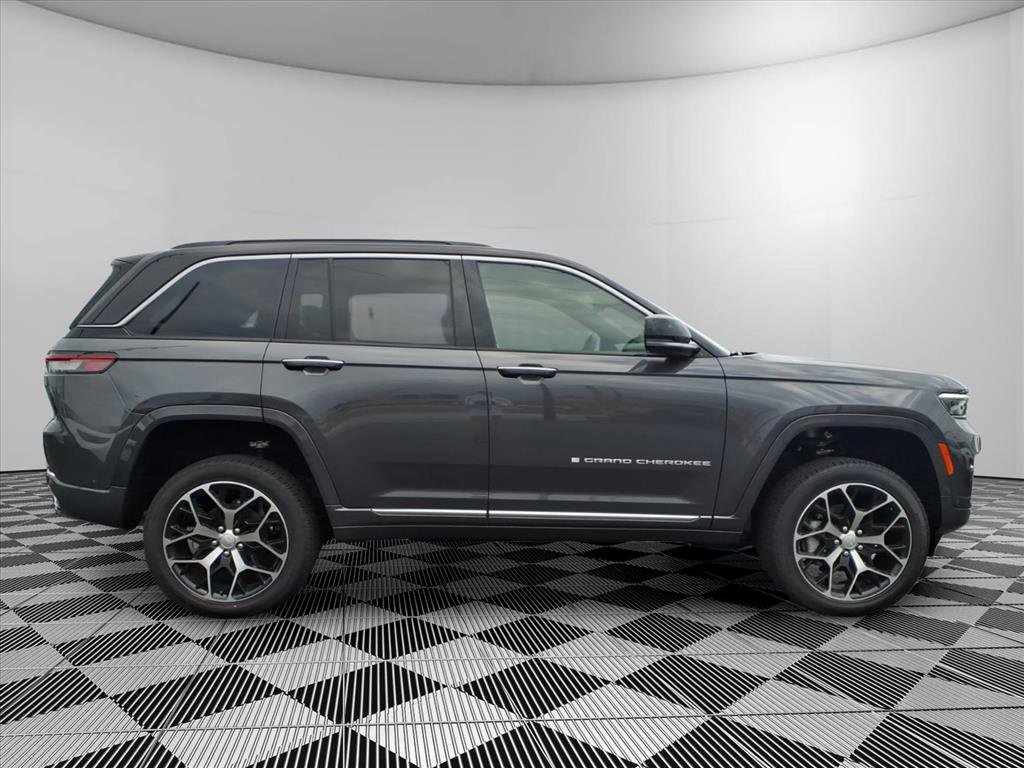 New 2025 Jeep Grand Cherokee Summit image 5