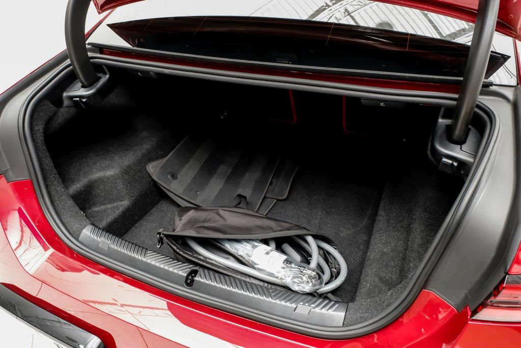 Used 2025 BMW M5 w/ Carbon Package image 45
