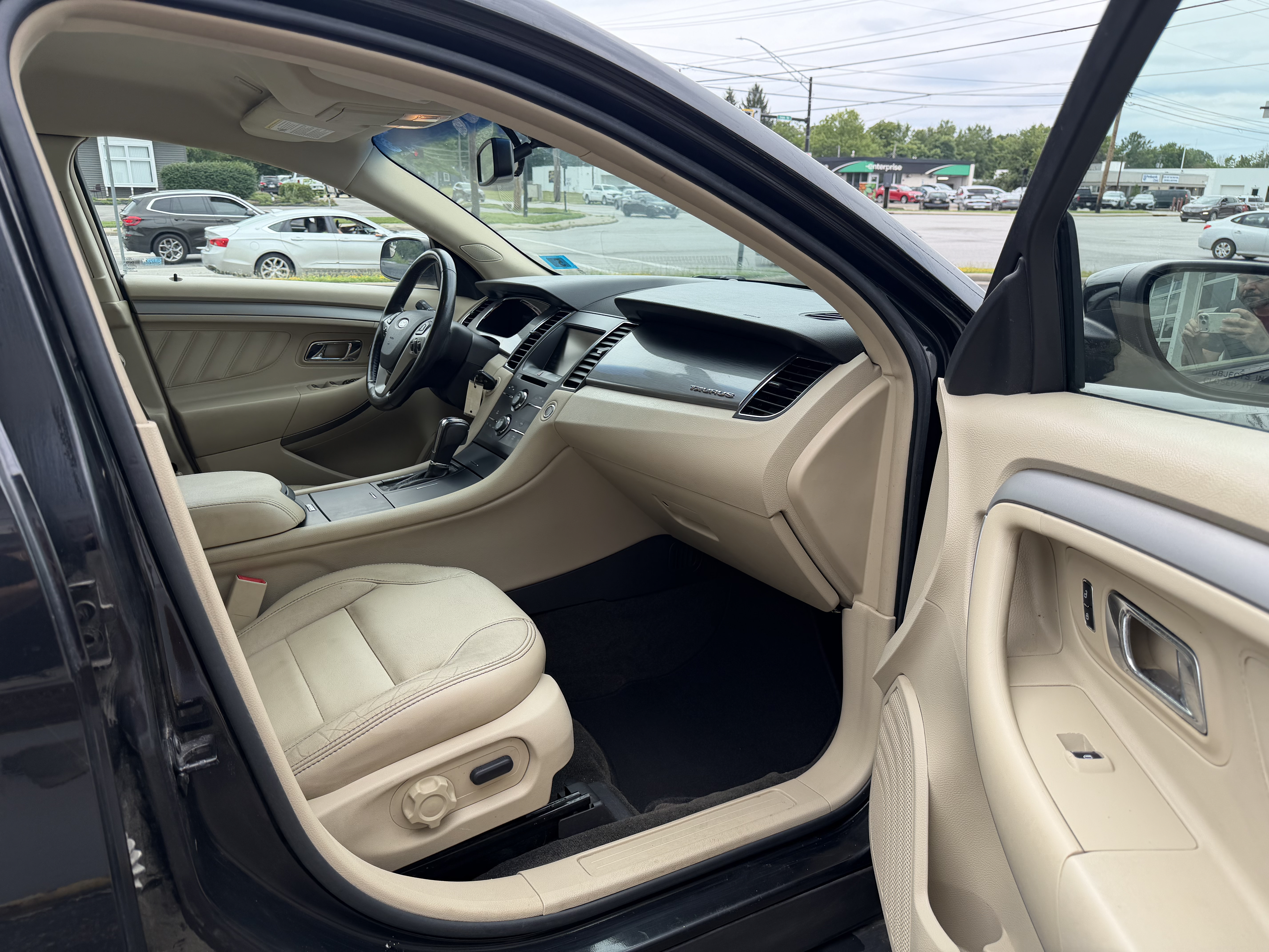 Used 2014 Ford Taurus SEL w/ Equipment Group 201A AWD/4WD image 10