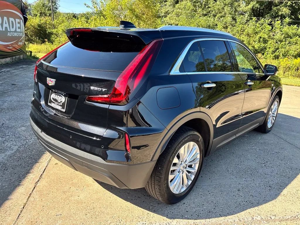 Used 2024 Cadillac XT4 Luxury w/ Cold Weather Package AWD/4WD image 8