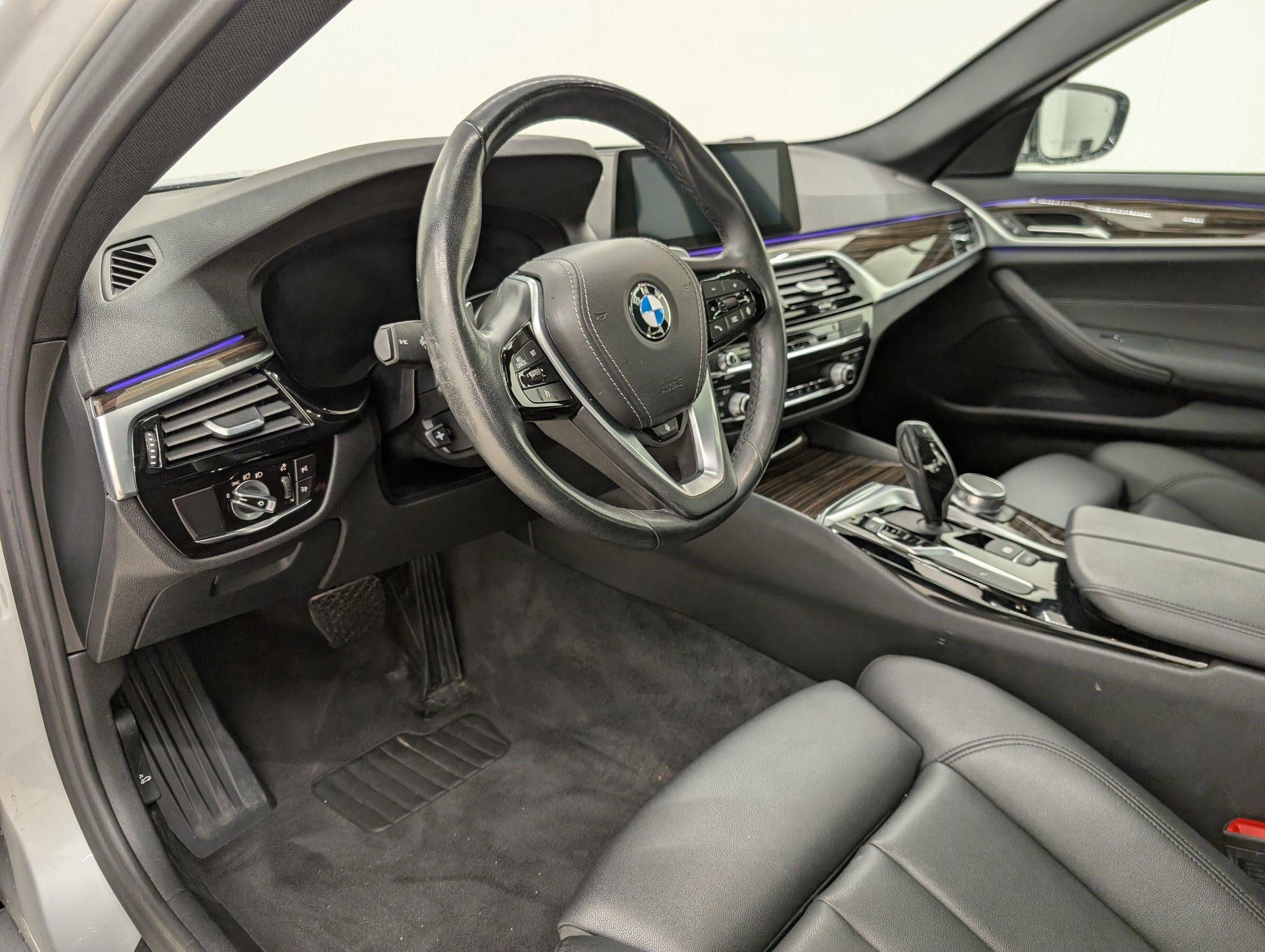 Used 2020 BMW 530i w/ Premium Package image 4
