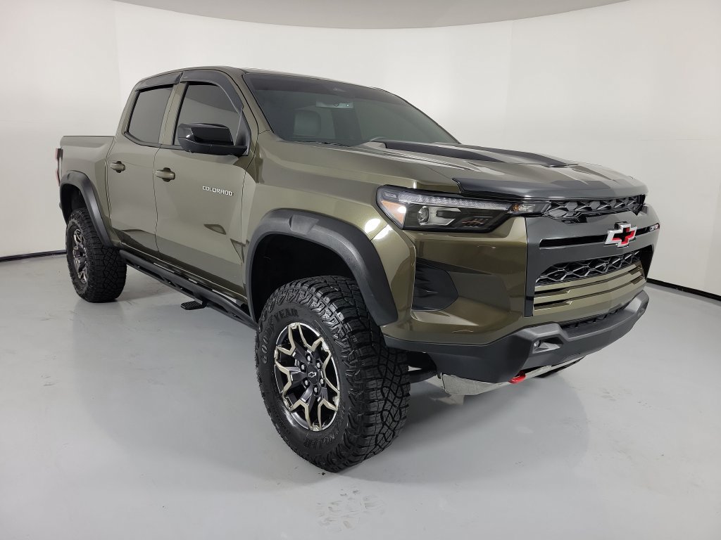 Used 2025 Chevrolet Colorado ZR2 w/ Technology Package